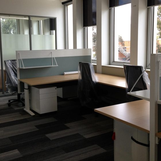 Multiple Element C-Leg workstations with screens, mobile pedestals and task chairs